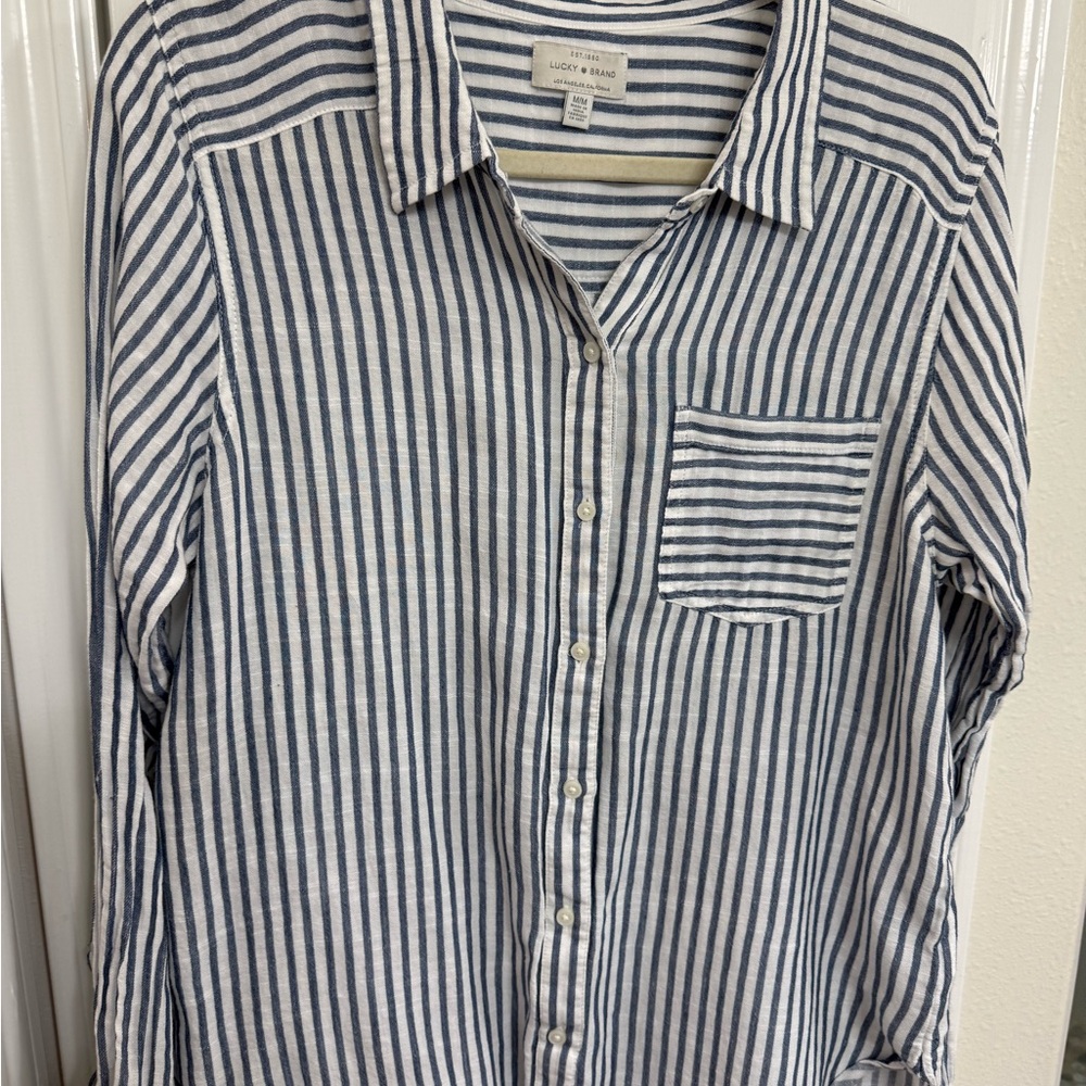 Blue & White Lucky Brand long sleeve button top, size M, great condition